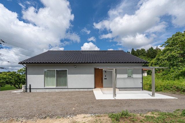 中庭を囲む平屋の住まい